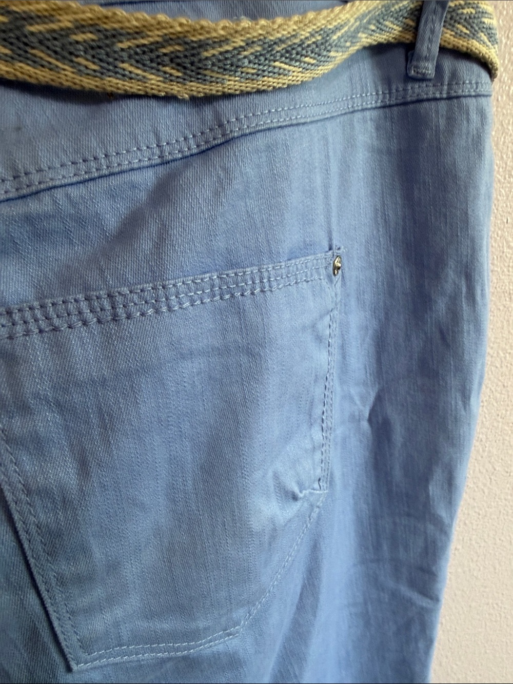 Gloria Vanderbilt Light Blue Capri Bermuda Shorts - Picture 10 of 10